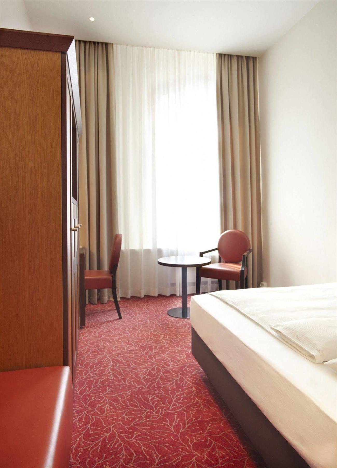 Hotel Hafen Hamburg Ruang foto