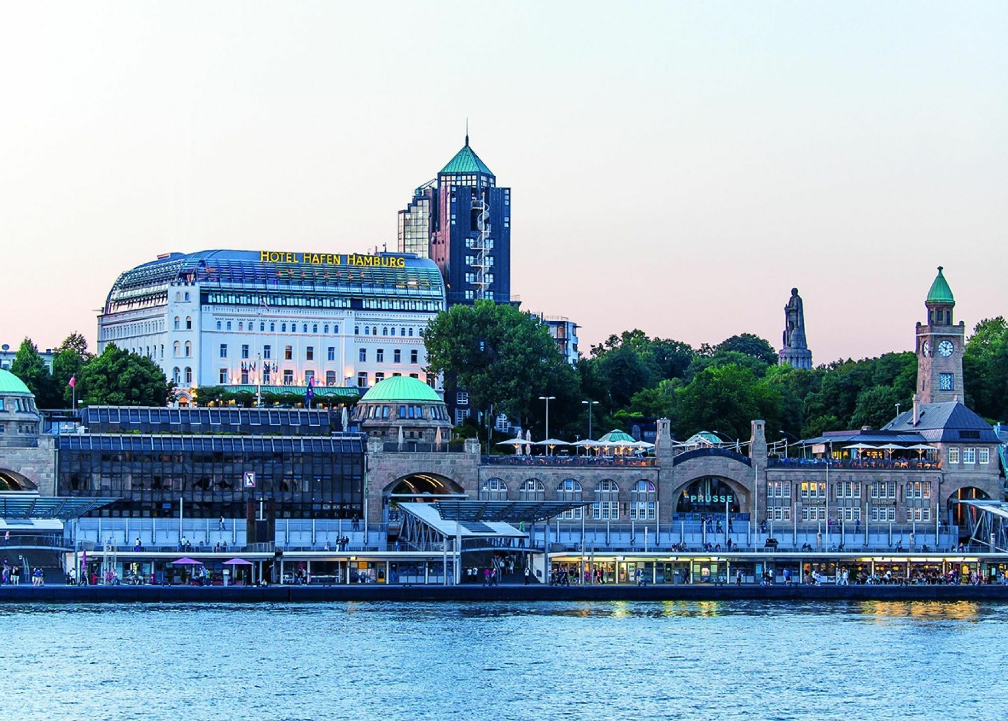 Hotel Hafen Hamburg Bagian luar foto