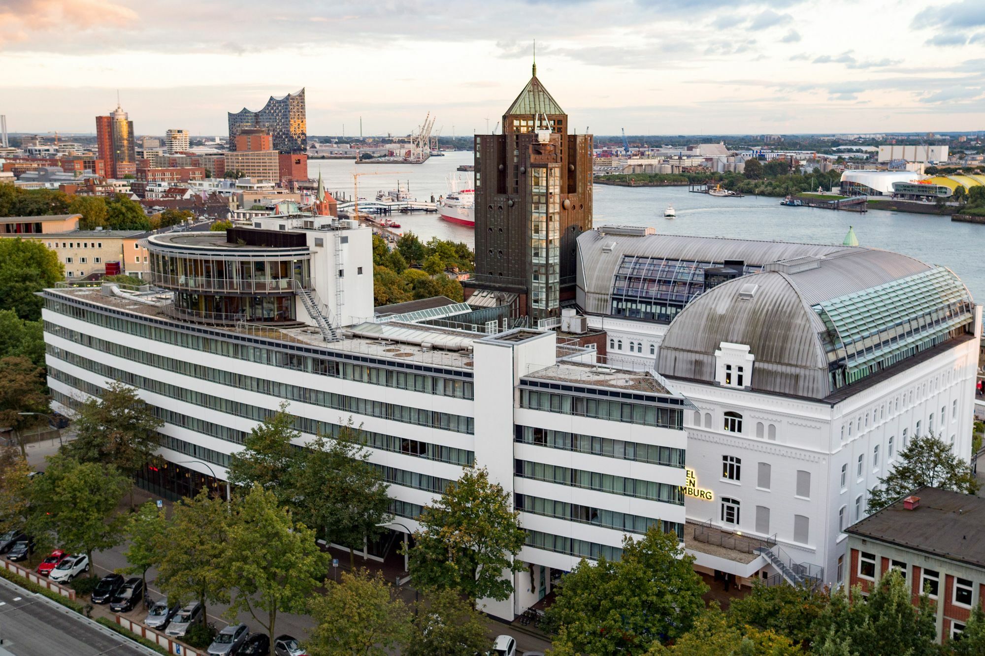 Hotel Hafen Hamburg Bagian luar foto